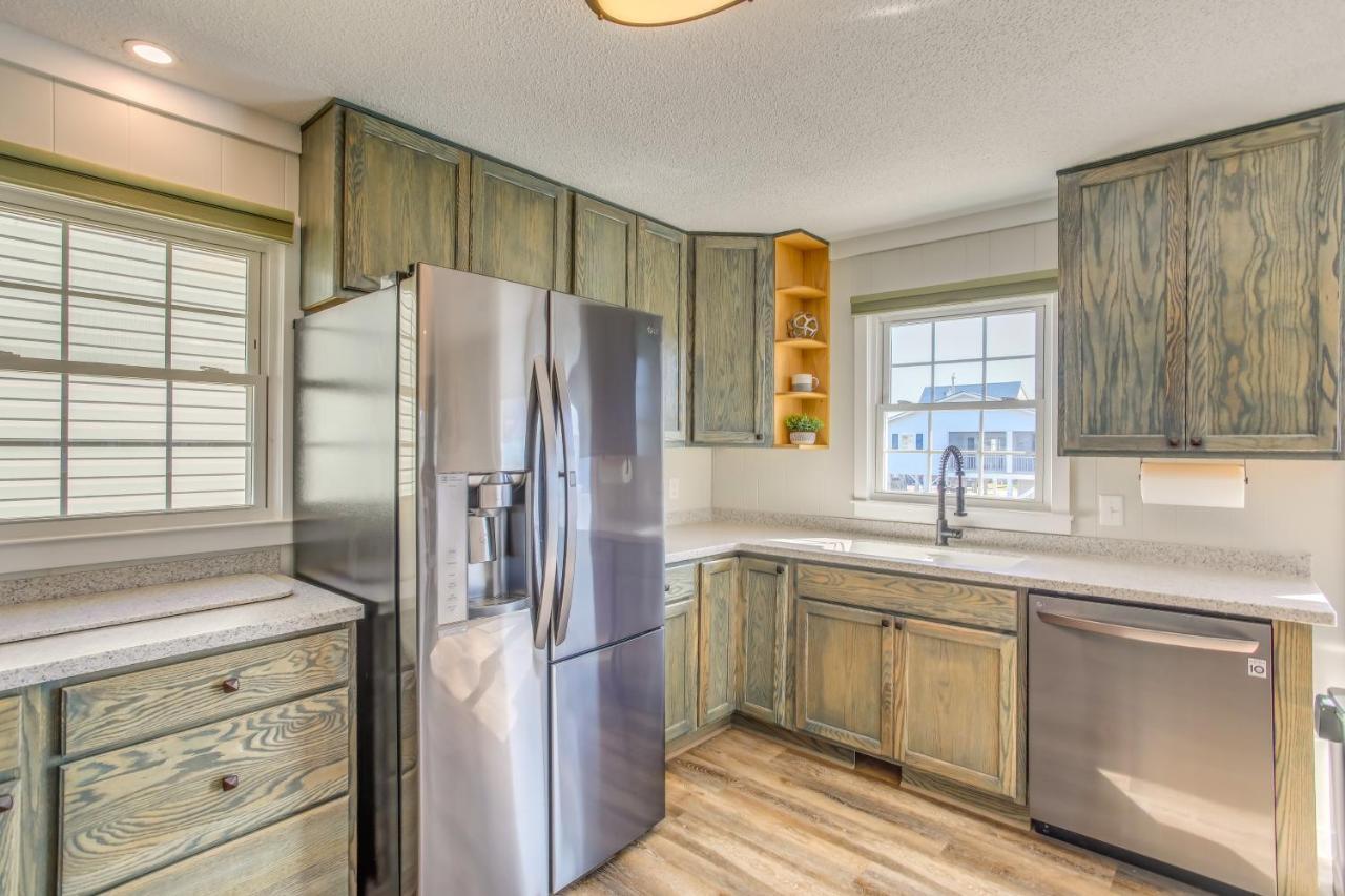 Waterfront North Myrtle Beach Home With Pool And Deck Exterior photo
