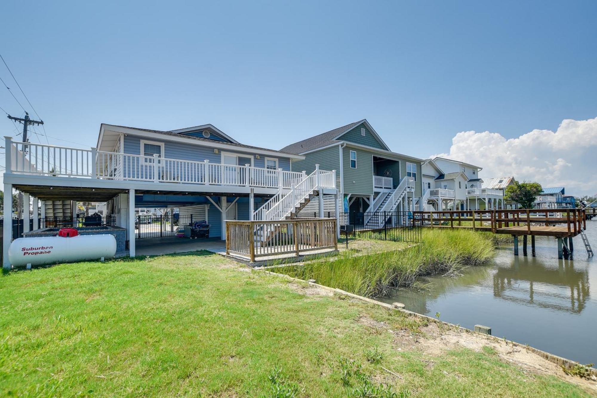 Waterfront North Myrtle Beach Home With Pool And Deck Exterior photo